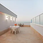 Guesthost - Tramonto Sul Mare Near The Airport アパート バーリ