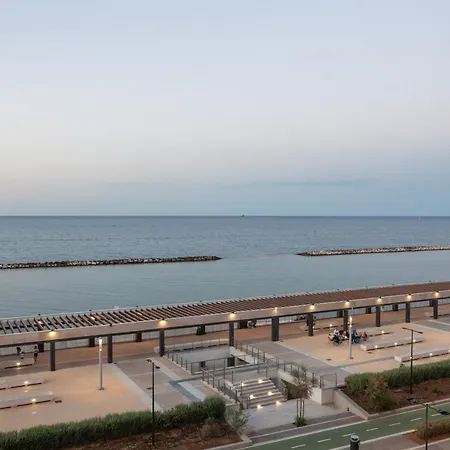 Guesthost - Tramonto Sul Mare Near The Airport バーリ