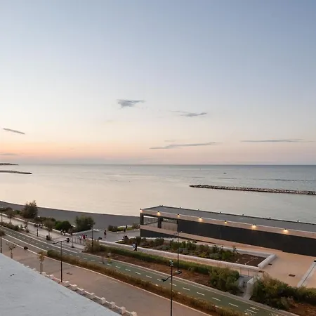 Guesthost - Tramonto Sul Mare Near The Airport アパート