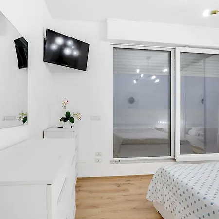 Guesthost - Tramonto Sul Mare Near The Airport Apartman *